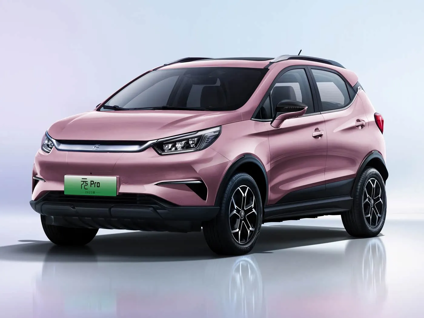 BYD Yuan Pro Luxury Electric SUV 320KM Range Advanced Features for Urban Driving New Energy Vehicle