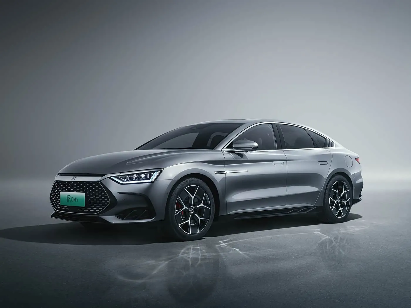 Logistics of awd sedan cars